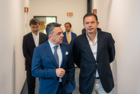 luís montenegro no centro internacional de negócios da madeira